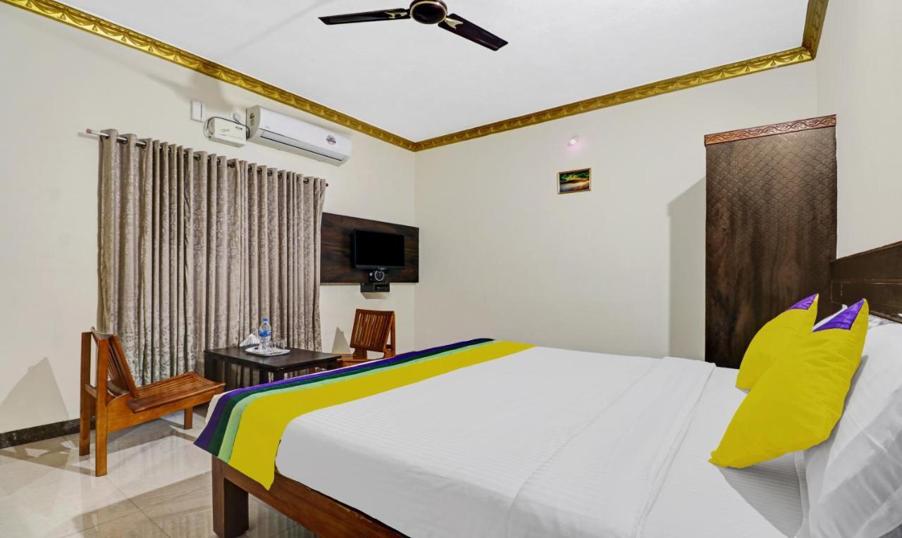 Lee Comfort Kushalnagar Exterior photo
